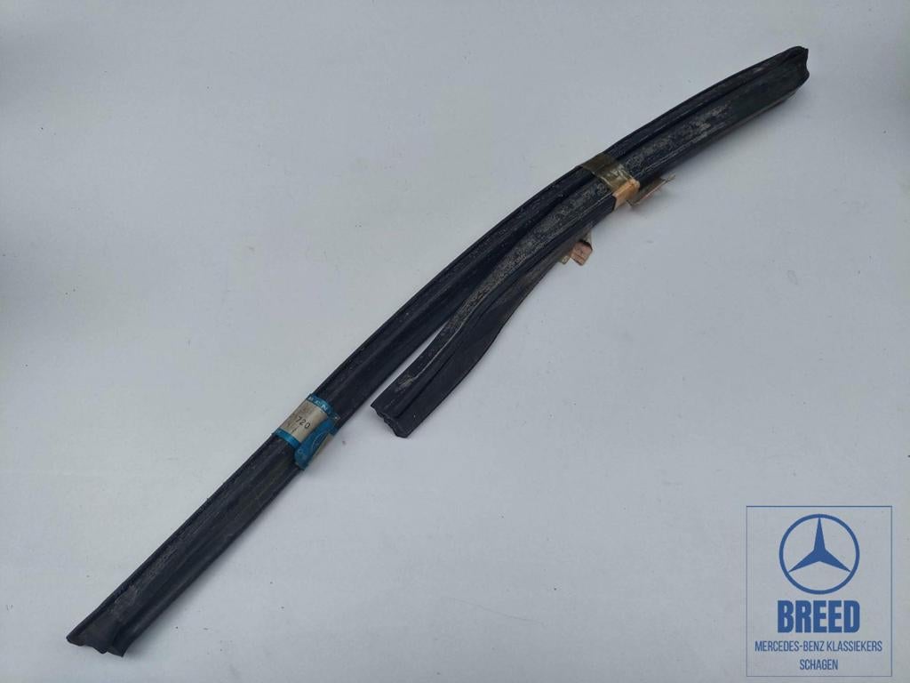 NOS rubber zijraam links voor coupédak Mercedes-Benz R107 SL, -, Nieuw, Ophalen of Verzenden, -