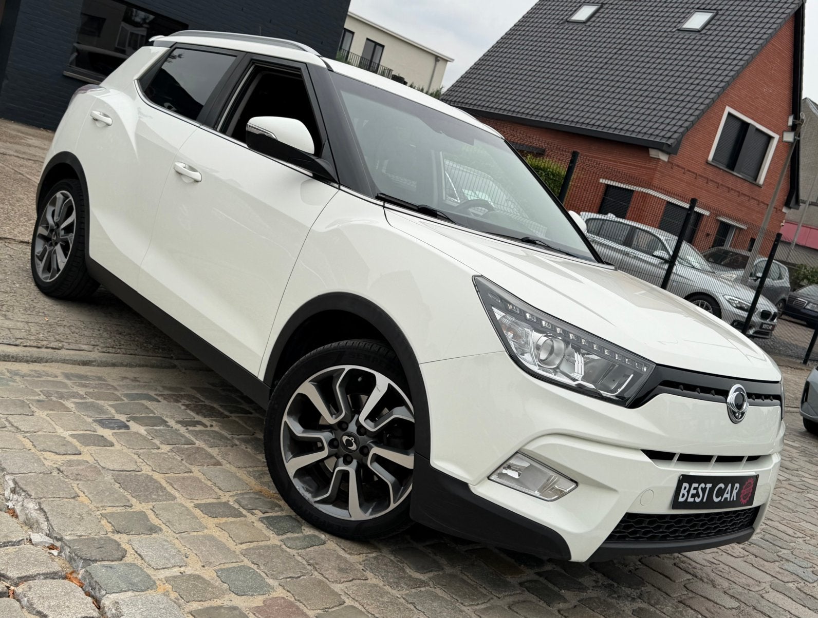 SsangYong Tivoli 1.6i * AutoMaat, Auto's, Stof, 4 cilinders, 5 zetels, 5 deurs
