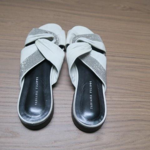 Slippers wit strass Fabiana Filippi mt 39,5, Kleding | Dames, Slippers, Wit, Ophalen of Verzenden, Gedragen