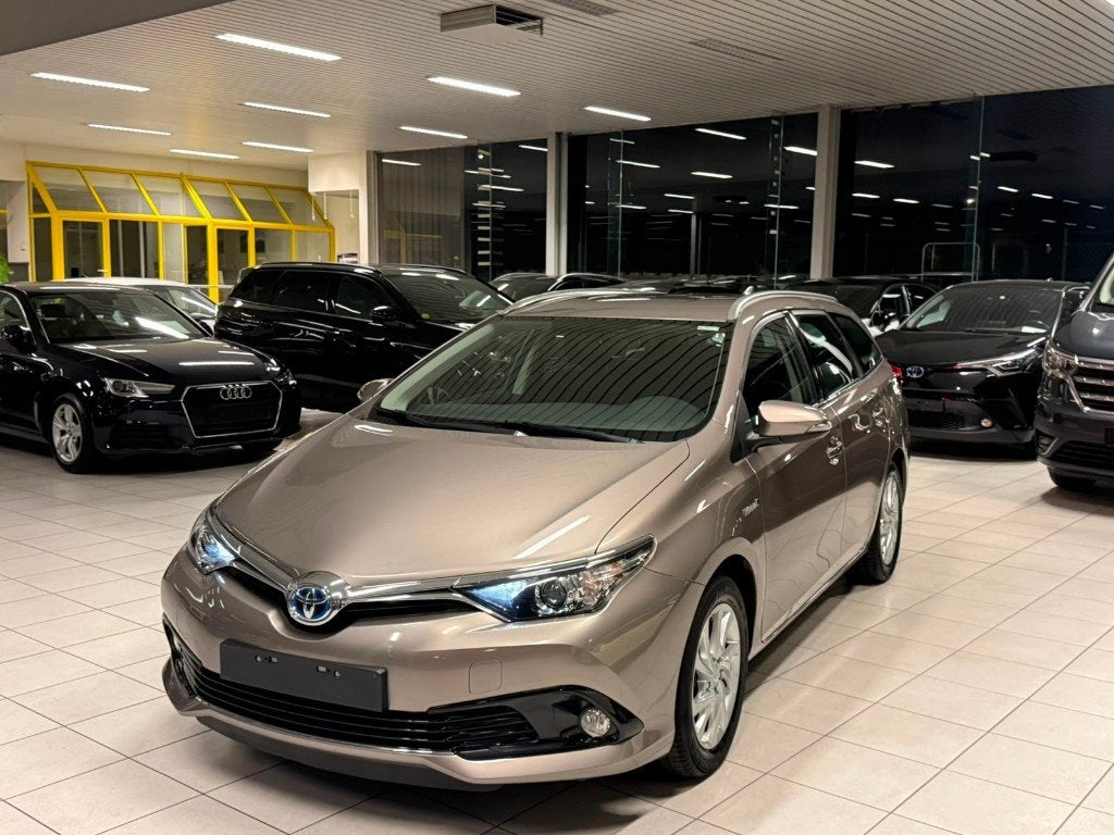 Toyota Auris 1.8 Essence/Hybride Automatique 73kW Euro 6b, https://public.car-pass.be/vhr/4fcfb7a2-368a-448b-a8bb-2cca574ae12f