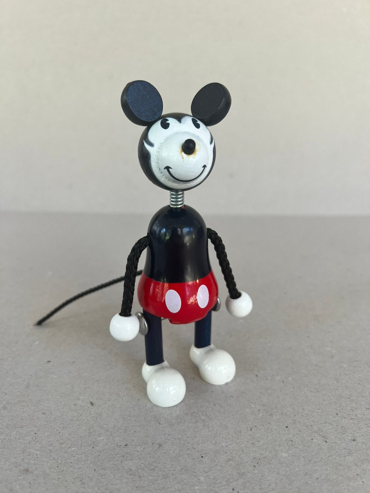Mickey Mouse 13 cm hout vintage, Ophalen of Verzenden, Mickey Mouse, Zo goed als nieuw