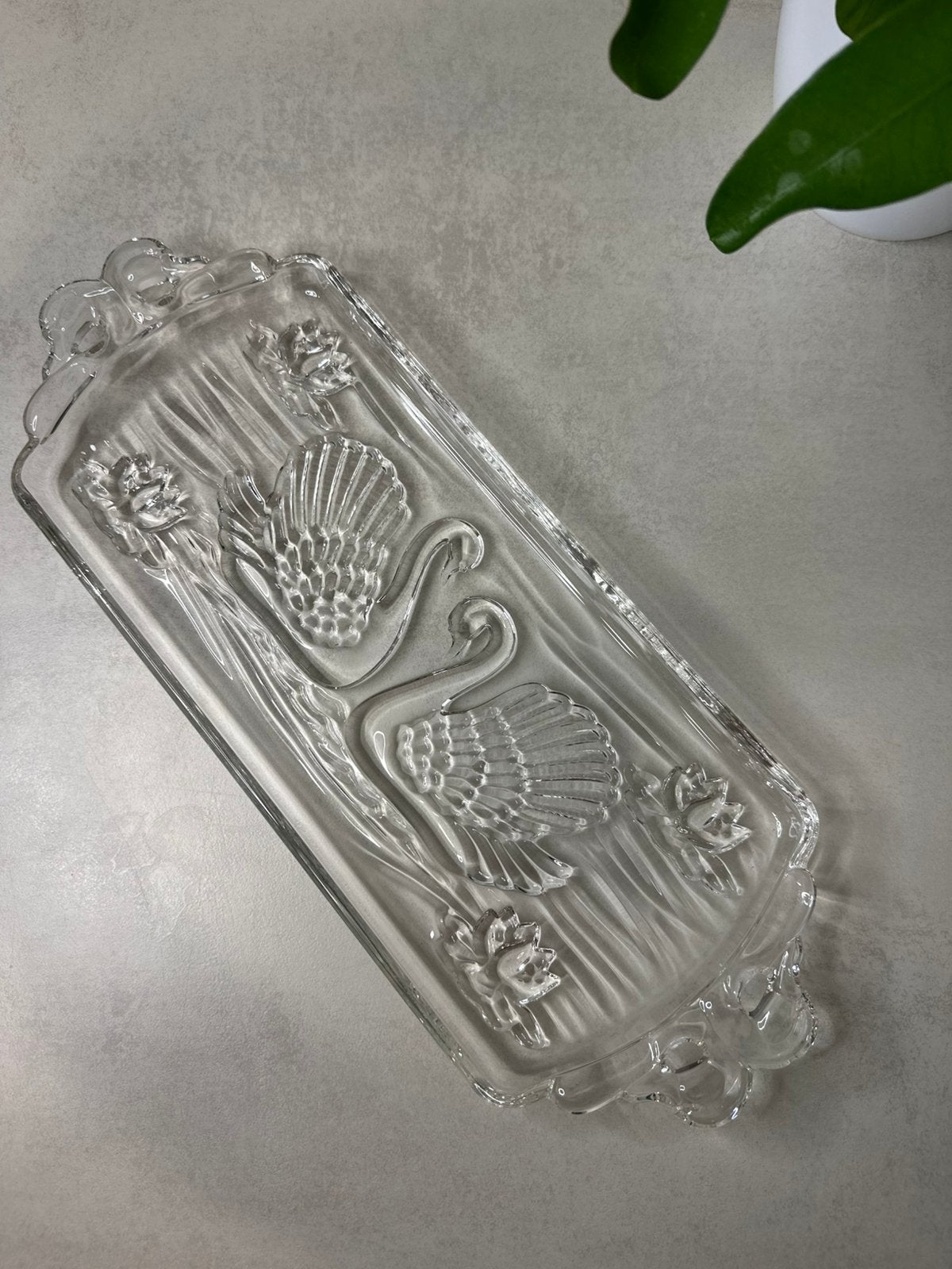 Bol à gâteau en verre Walther Vintage avec cygnes, Antiquités & Art, Enlèvement ou Envoi