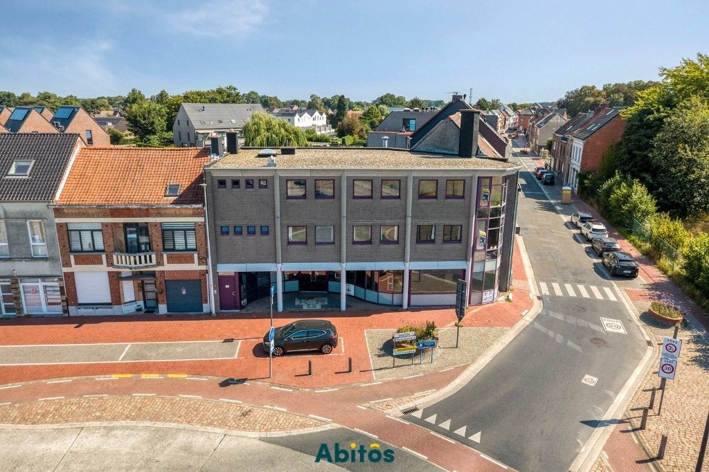 Opbrengsteigendom met 3 entiteiten en 5,11% bruto rendement, Habitation avec espace professionnel, Moerbeke, Province de Flandre-Orientale