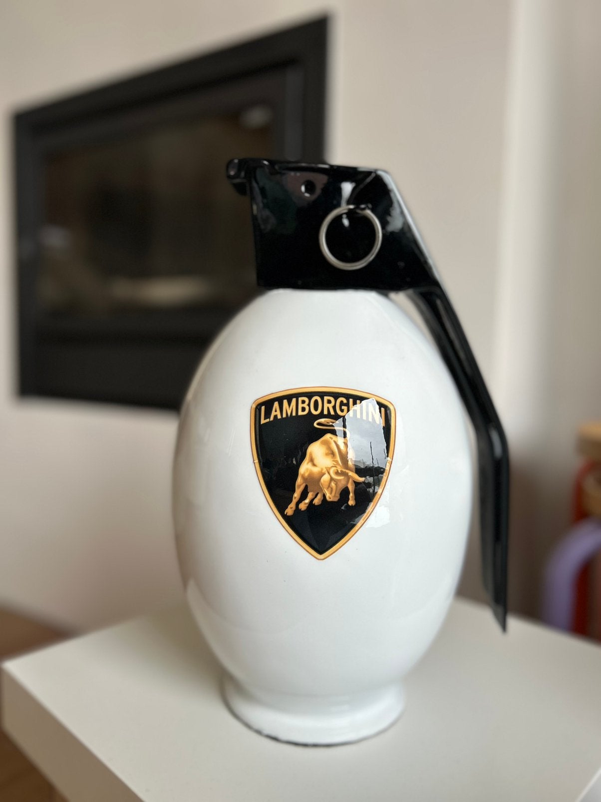 Lamborghini handgranaat kunst, Ophalen