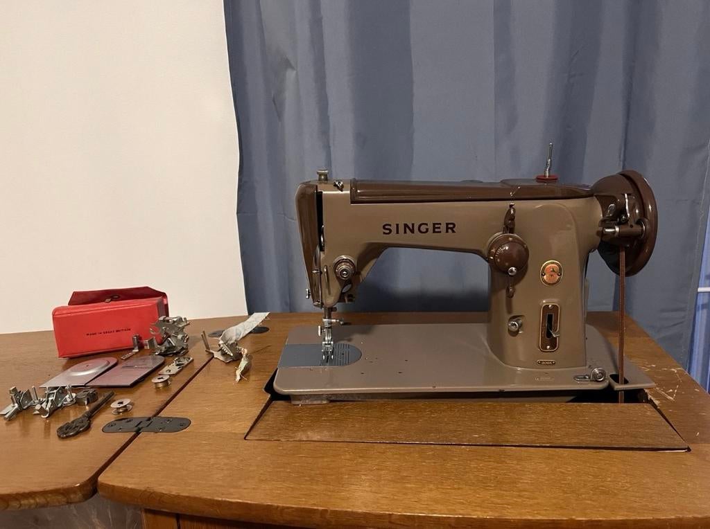 Sewing Machine SINGER 306 With User Manual And Accessories, Antiquités & Art, Antiquités | Machines à coudre, Enlèvement