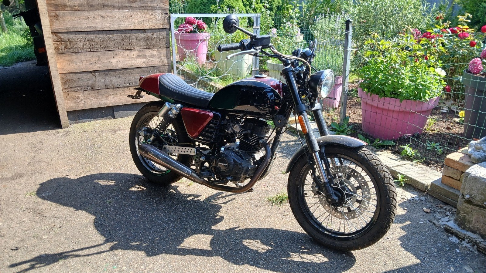 Hanway 125cc, Motoren, 125 cc, 11 kW of minder, Handgeschakeld, 1 cilinder
