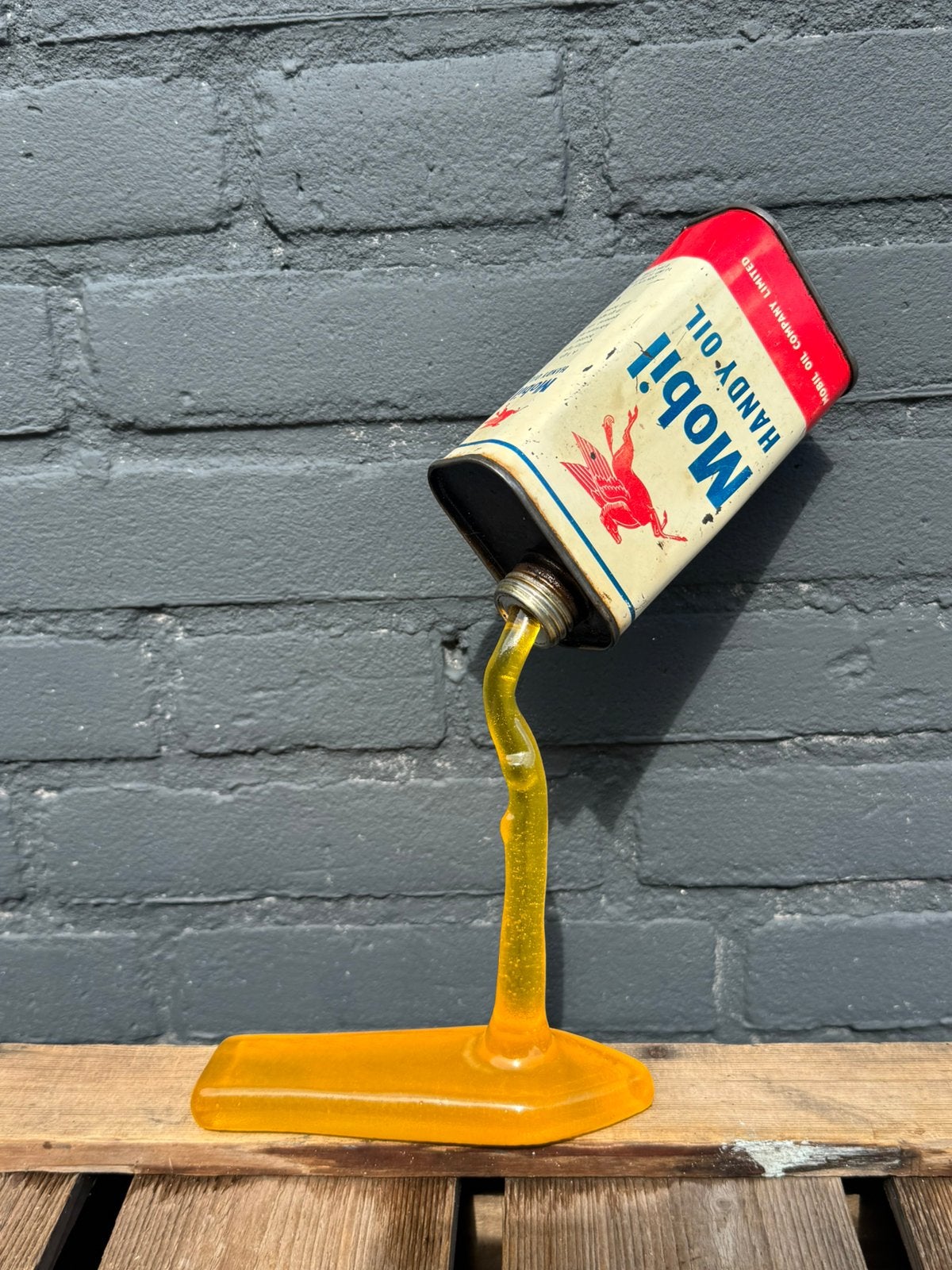 Mobil oil blik met druppel splash display, Ophalen of Verzenden, Gebruikt, Verpakking
