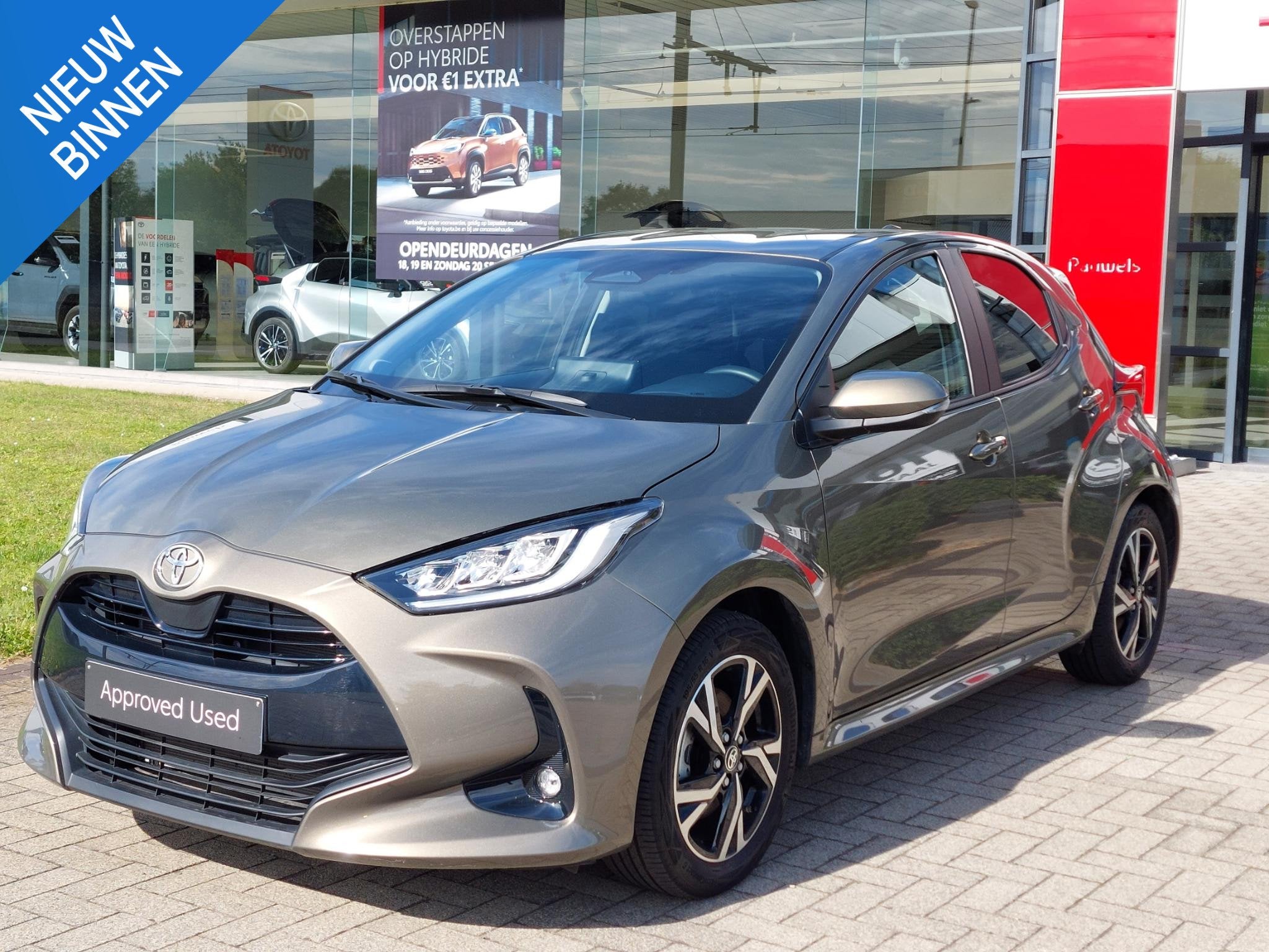 Toyota Yaris 1.5 VVT-i Hybrid Iconic e-CVT (automatique), Autos, Electronic Stability Program (ESP), 116 ch, 450 kg, Beige