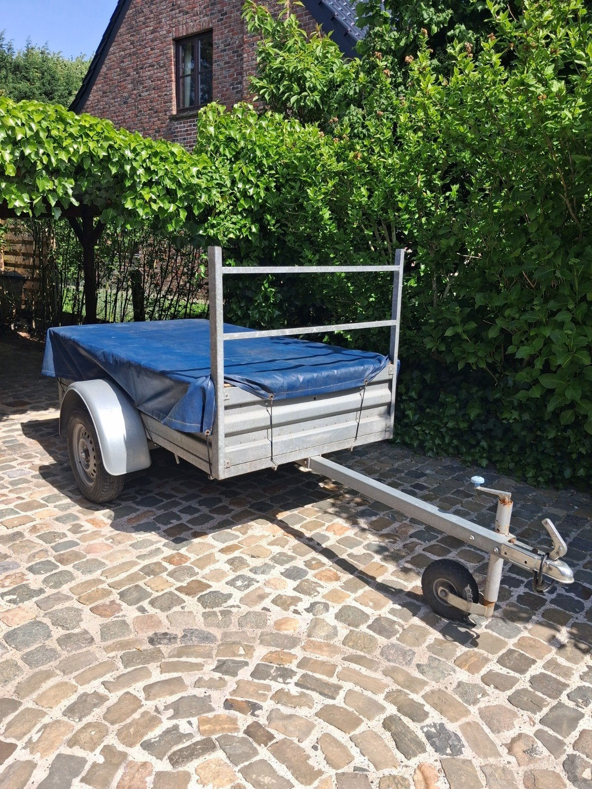 Aangangwagen met afdekzeil., Ophalen