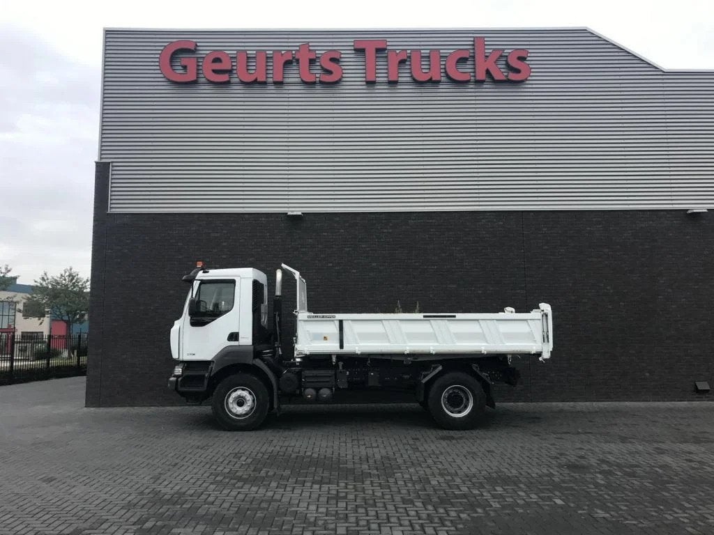 Renault Kerax 330 DXI 4X2 KIPPER/TIPPER ONLY 27.000 KM !, Auto's, Vrachtwagens, Achterwielaandrijving, Renault, Wit, Te koop