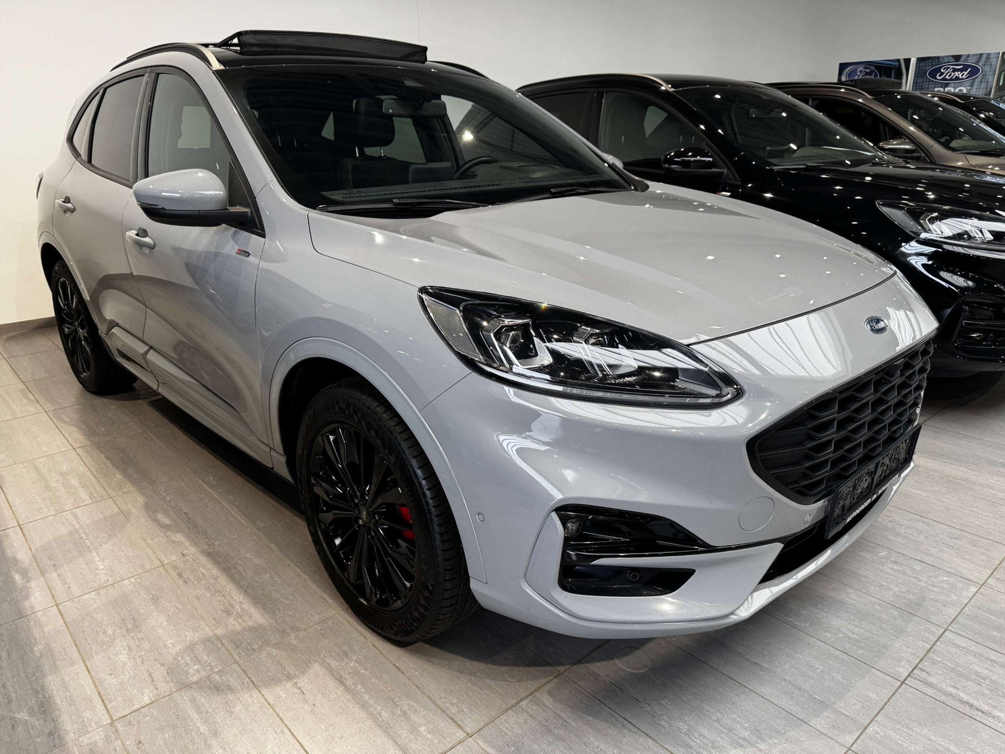 Ford Kuga ST-Line X Graphite Tech Edition Pano Dak / 19" zwa, Automaat, Gebruikt, Bedrijf, 5 zetels