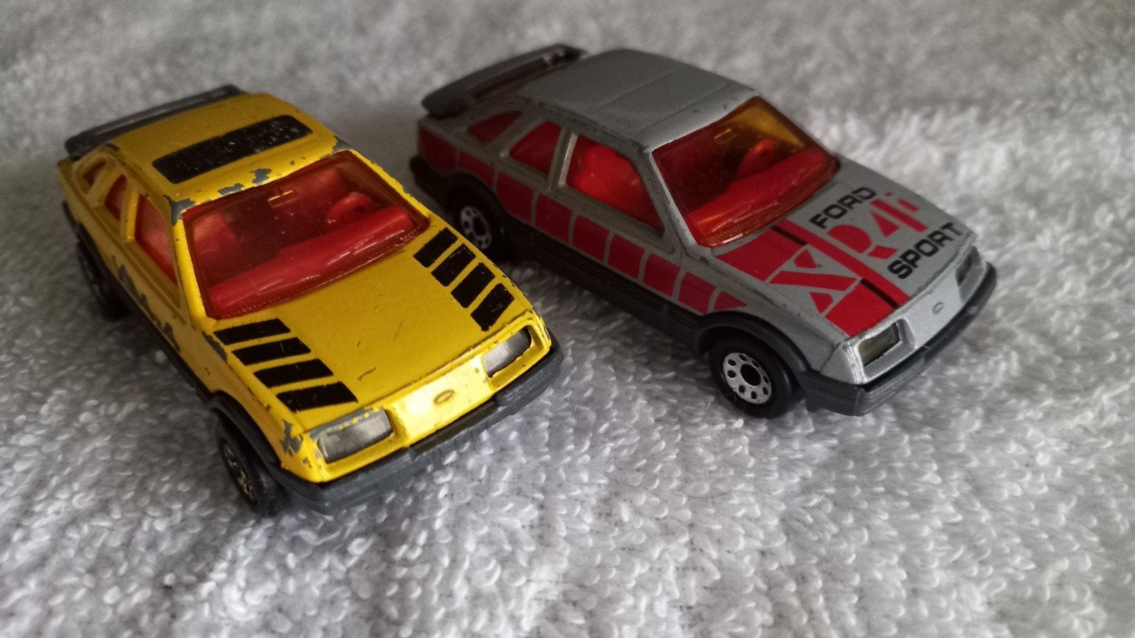 2x Matchbox Ford Sierra, Enlèvement ou Envoi, Matchbox
