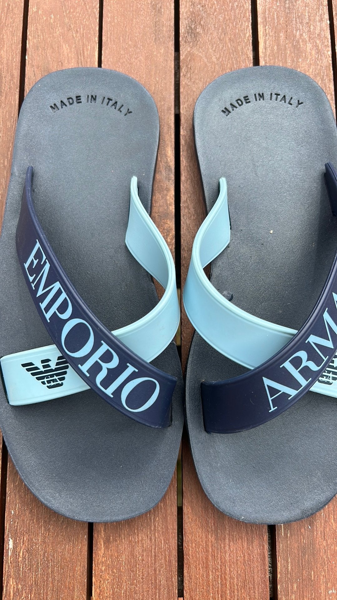 Armani slippers kids, Vêtements | Hommes, Vêtements de bain & Maillots de bain, Enlèvement