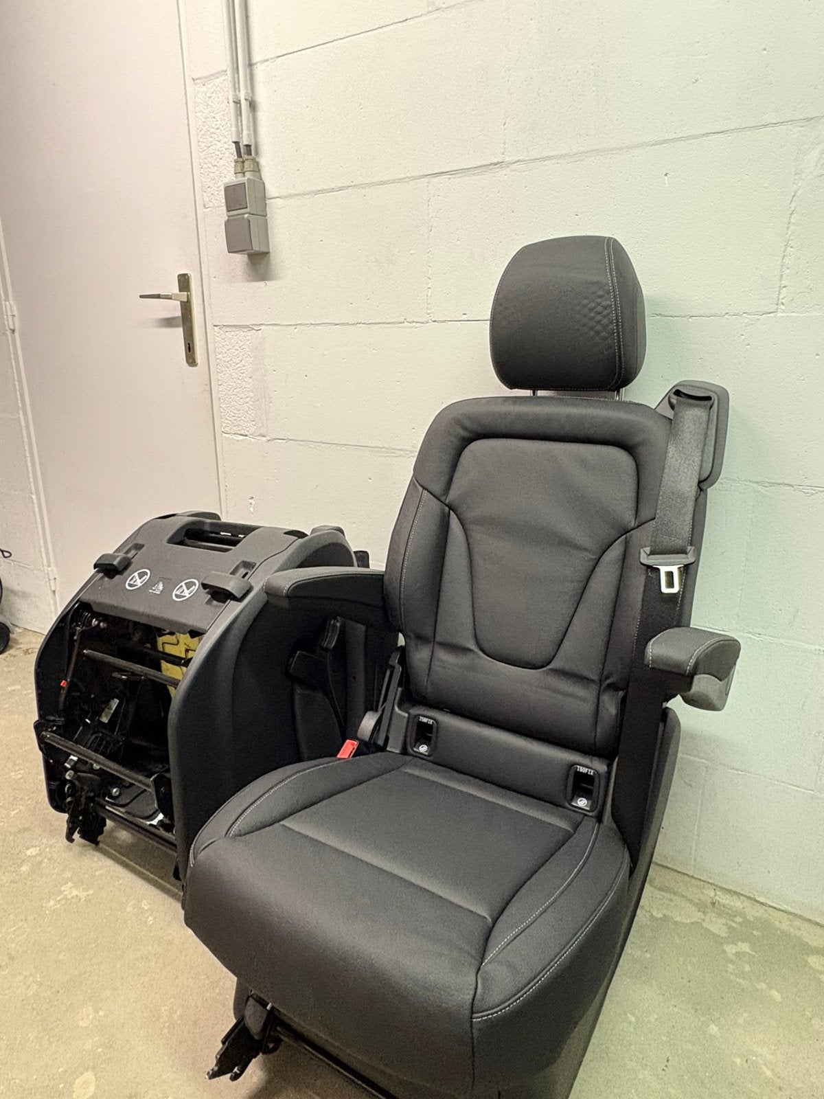 Lugano leder stoelen van Mercedes, W447., Enlèvement, Neuf, Mercedes-Benz