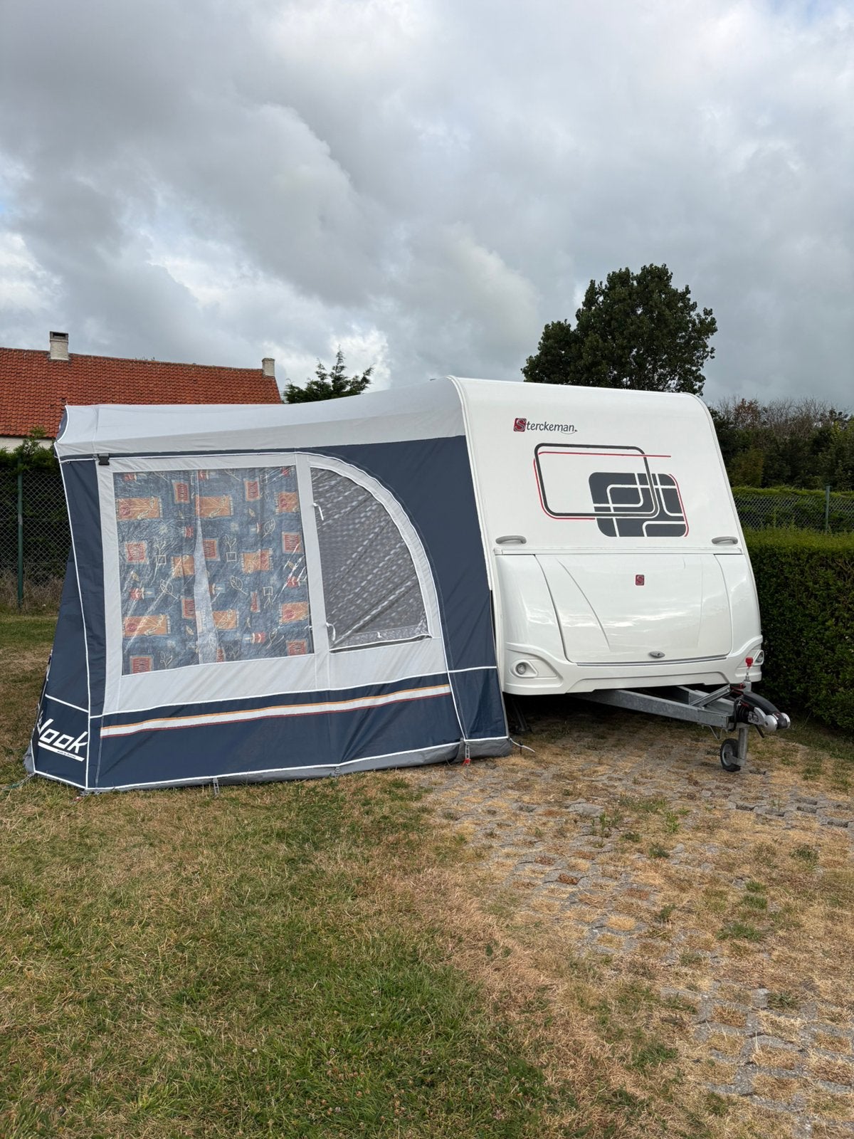 Sterckeman met mover, leefbattery en voortent, Mover, Sterckeman, Particulier, Lit transversal