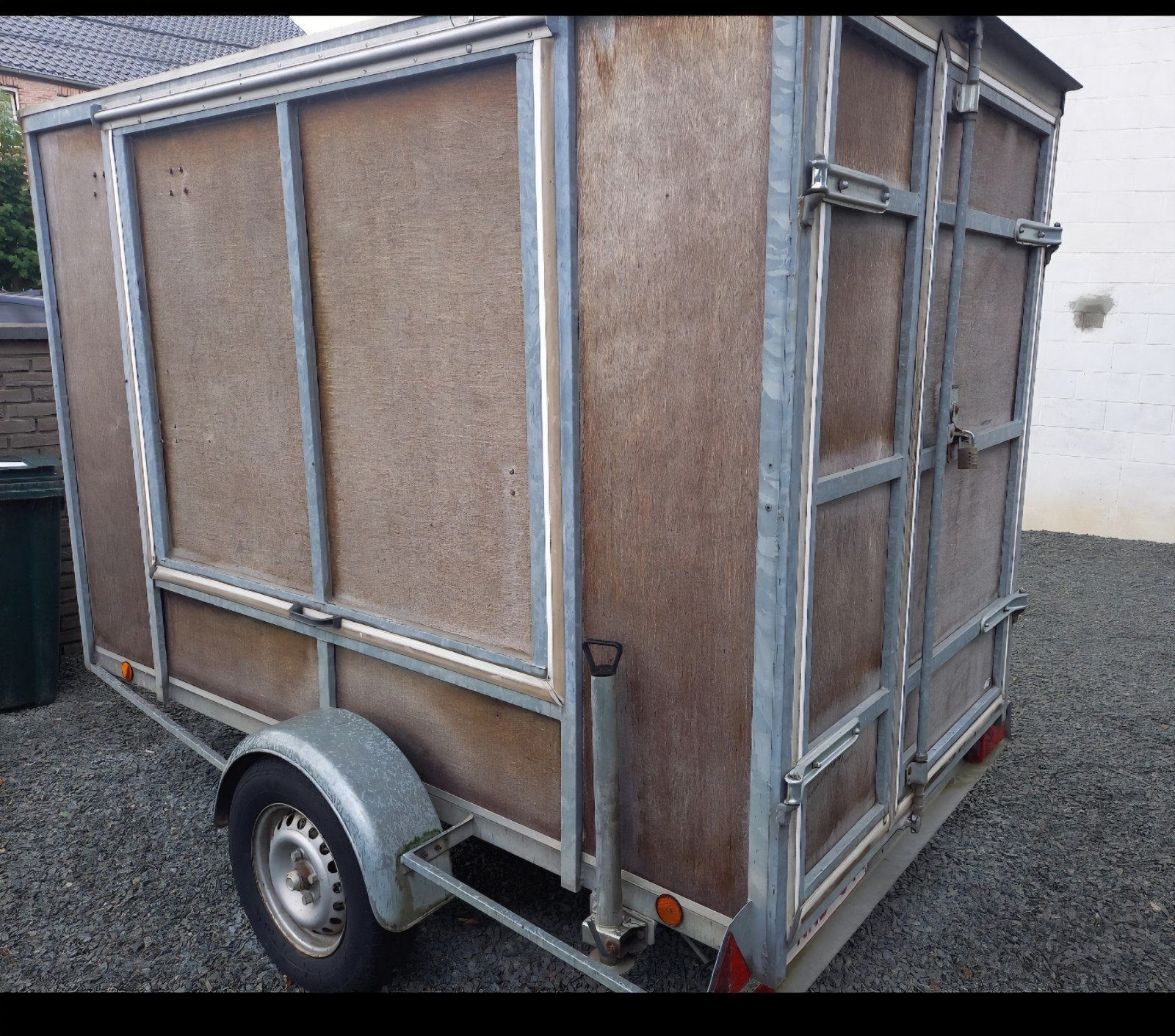 Gesloten aanhangwagen 2m50, Ophalen