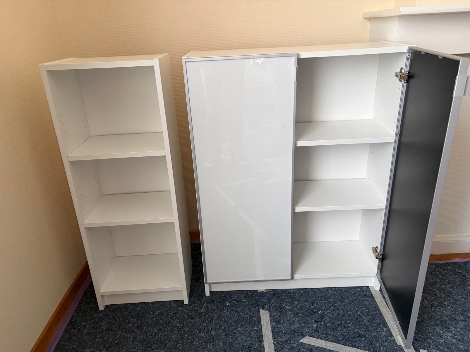 Boekenkast, Huis en Inrichting, Ophalen, Met deur(en), 100 tot 150 cm, Overige houtsoorten