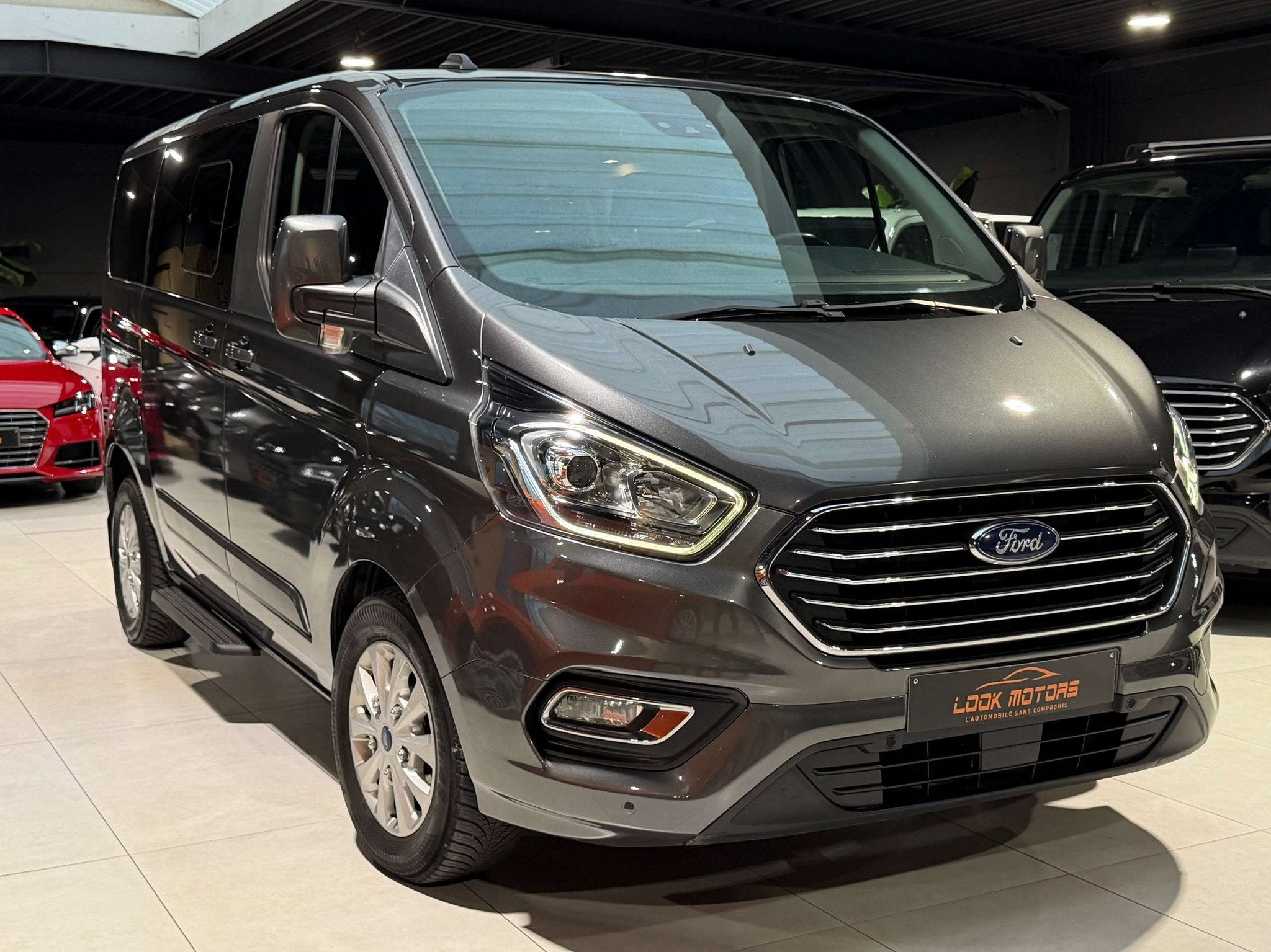 Ford Tourneo Custom 2.0 TDCi 186cv 8 PLACES / TITANIUM / BOI, Auto's, Gebruikt, 4 cilinders, Bedrijf, Diesel