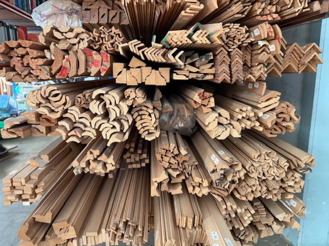 Houten latjes - mouluren - lijstjes Jéwé, Ophalen, Minder dan 25 mm, Grenen, Overige typen