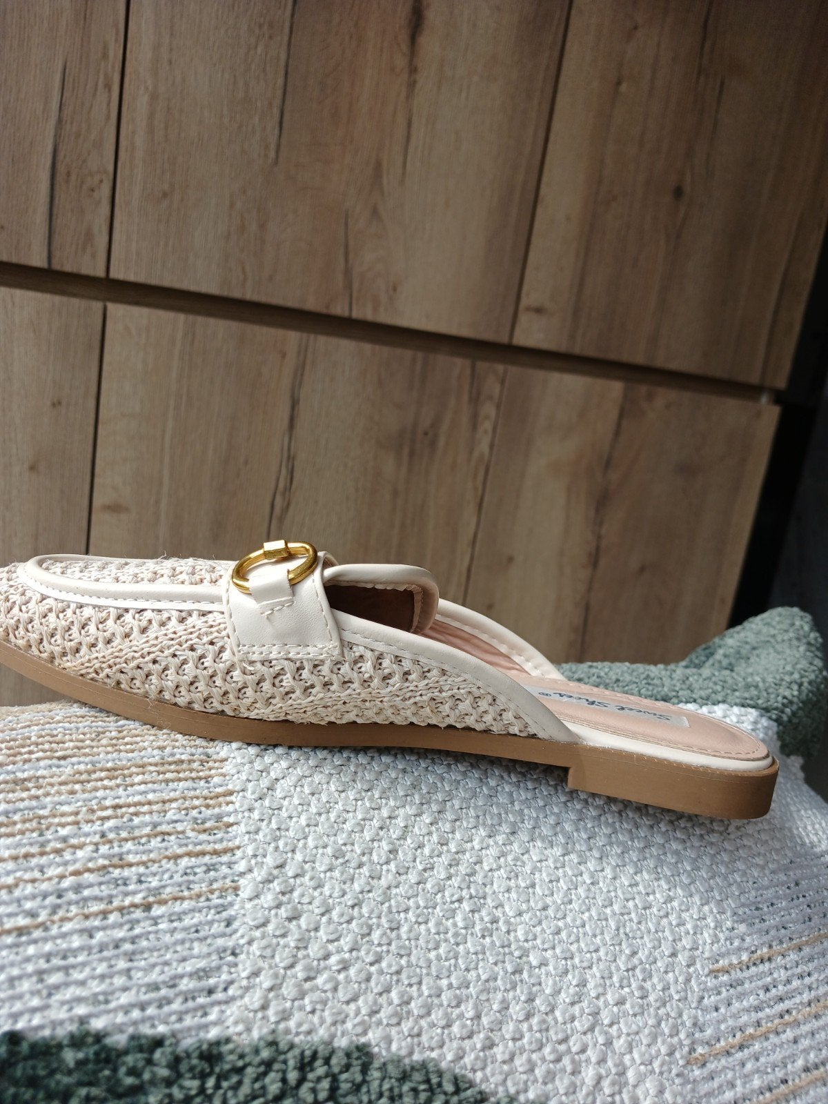 loafers (instappers) maat 37 beige met goudkleurige gesp, Ophalen of Verzenden, Zo goed als nieuw, Instappers, Beige