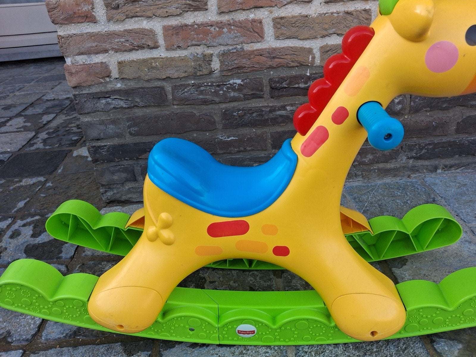 Mooi paardje met muziek goede staat enkel onderaan afgeslete, Ophalen