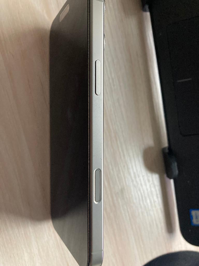 iPhone 16 Pro Max — 256 Go — État de la batterie à 98 %, Télécoms, Téléphonie mobile | Housses, Coques & Façades | Apple iPhone