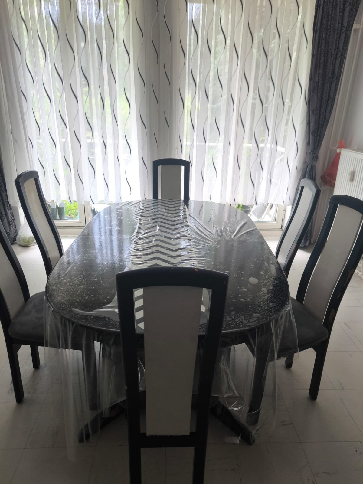 Table à manger ovale noire + 6 chaises en bois massif, Enlèvement, Ovale