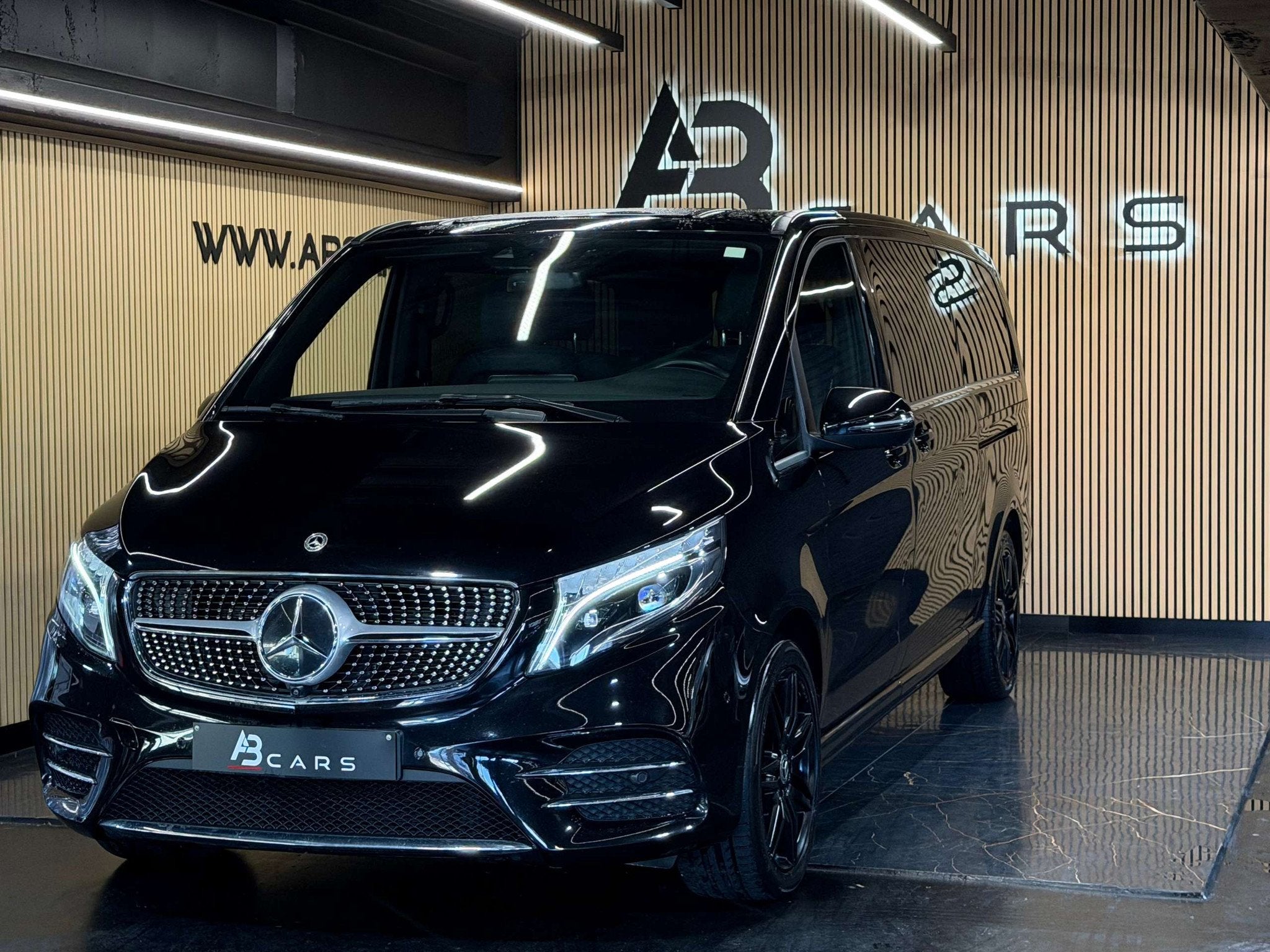 Mercedes-Benz V-Klasse 300 d 4-Matic * VIP * PACK AMG - FULL, Auto's, Automaat, 239 pk, Leder, Bedrijf