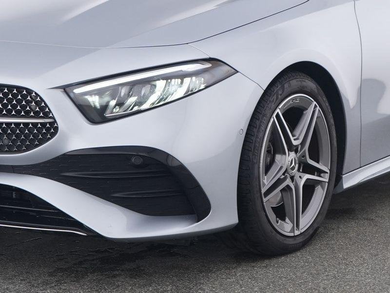 Mercedes-Benz A-Klasse 200 Hatchback AMG Line | Panoramisch, Auto's, Mercedes-Benz, Stof, 4 cilinders, 120 kW, Bedrijf