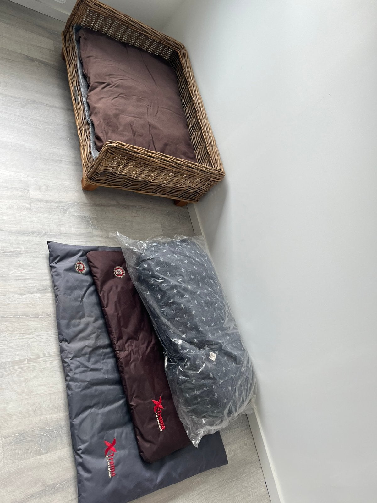 Nieuwe Surplus hondenmand inclusief extra kussens, Enlèvement, Comme neuf, Roseau