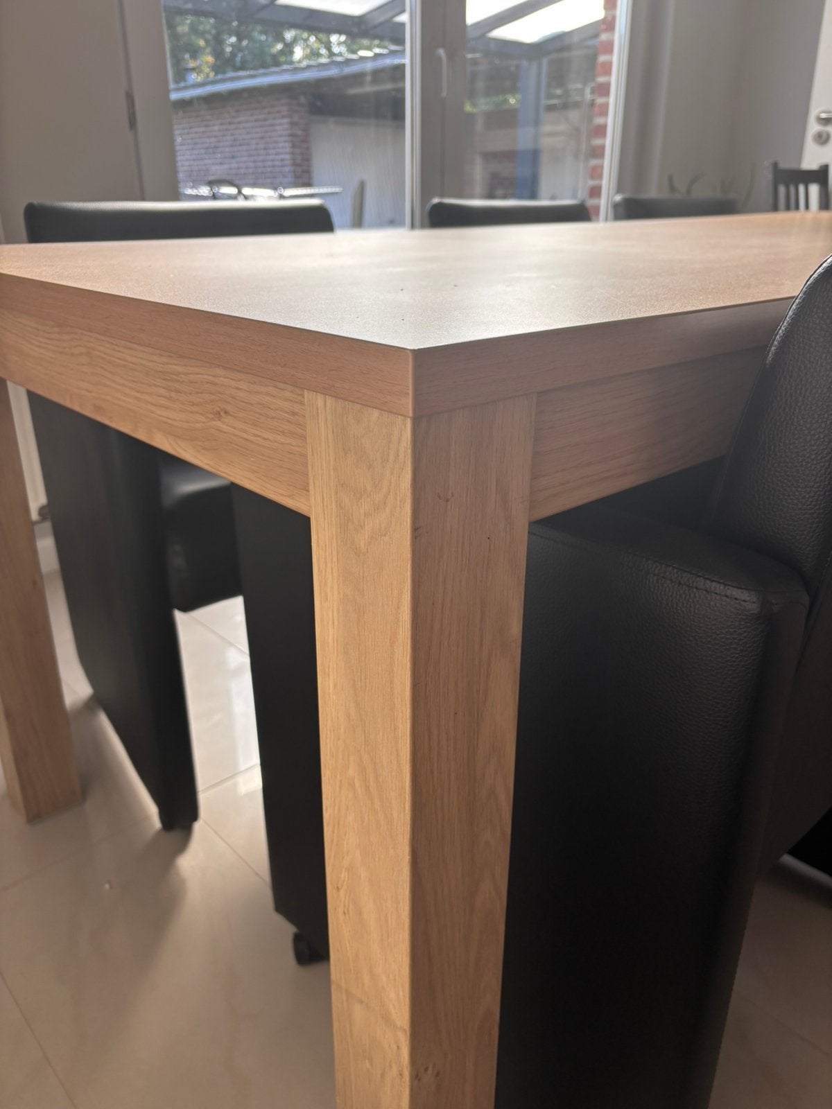 Eettafel met 6 zwarte leren/lederlook fauteuils, Huis en Inrichting, Ophalen, Zo goed als nieuw, Inclusief barstoelen