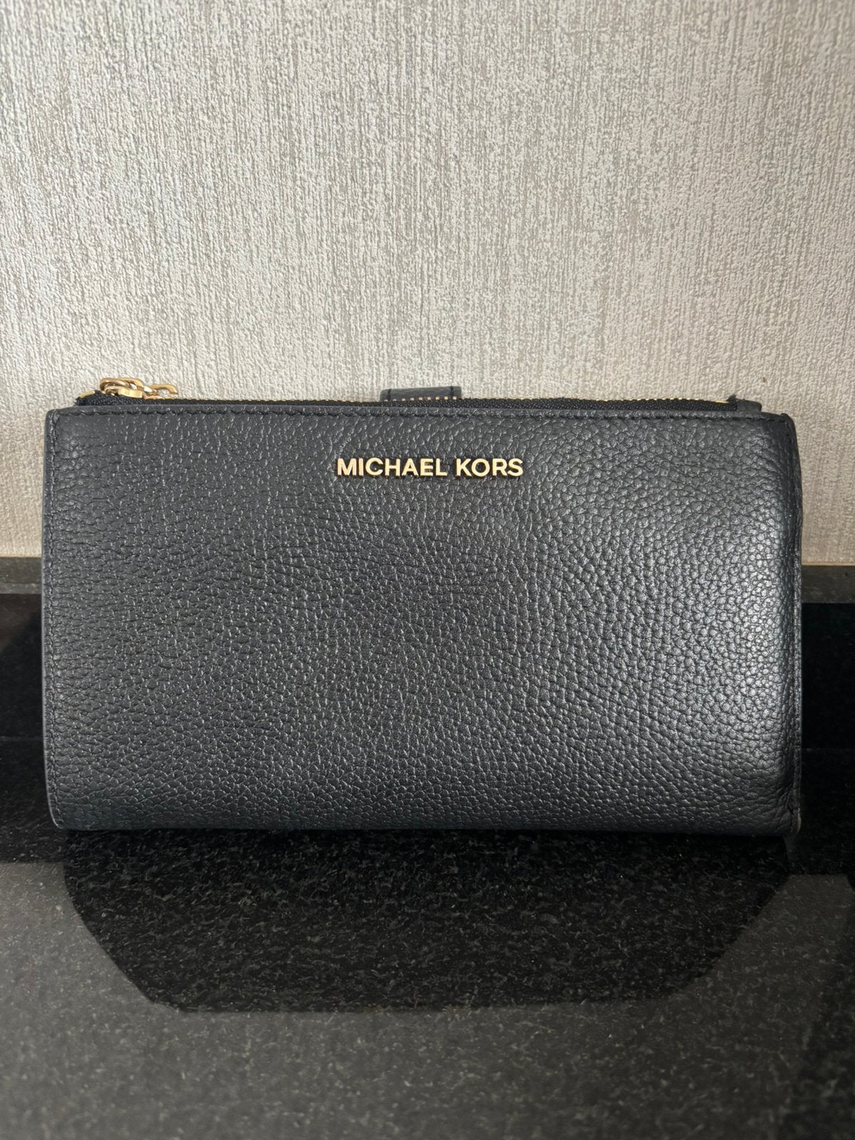 Michael Kors Smartphoneportefeuille Adele zwart, Ophalen of Verzenden, Zo goed als nieuw, Zwart, Overige merken