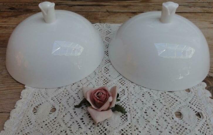2 Off white porseleinen stolpjes/ foodcover, -, Comme neuf, Autres types, -