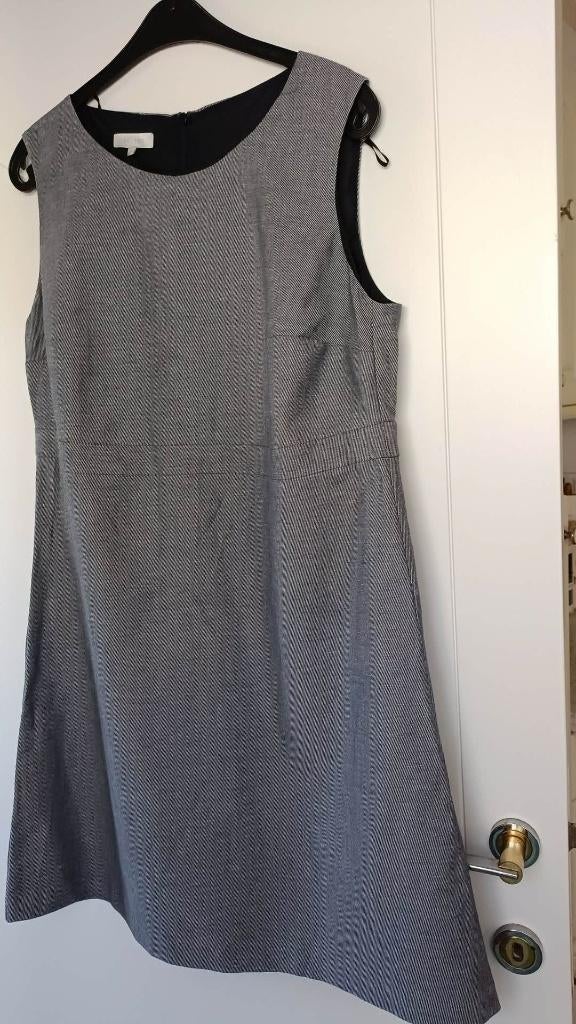Grijs kleedje mt 44, Kleding | Dames, Jurken, Ophalen, Zo goed als nieuw, Knielengte, Grijs
