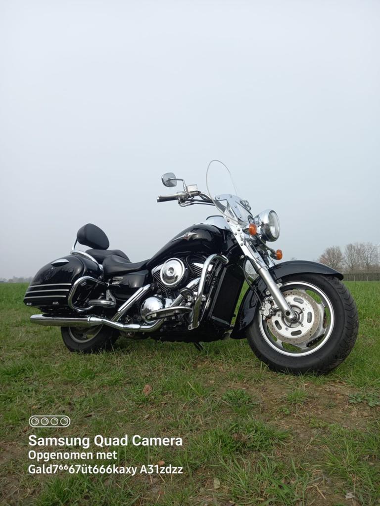 Belle Kawasaki moto VN 1600 CT pas beaucoup kms