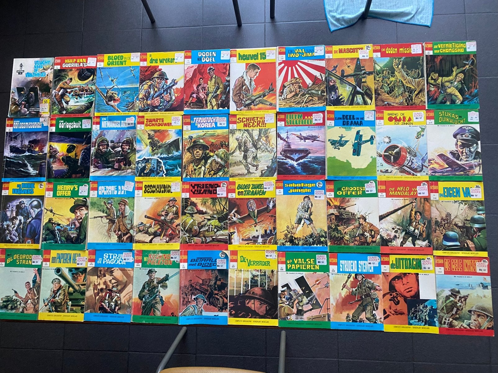 67 Vintage stripboekjes Victoria complete oorlogstrip, Livres, Enlèvement ou Envoi, Utilisé, Bandes dessinées