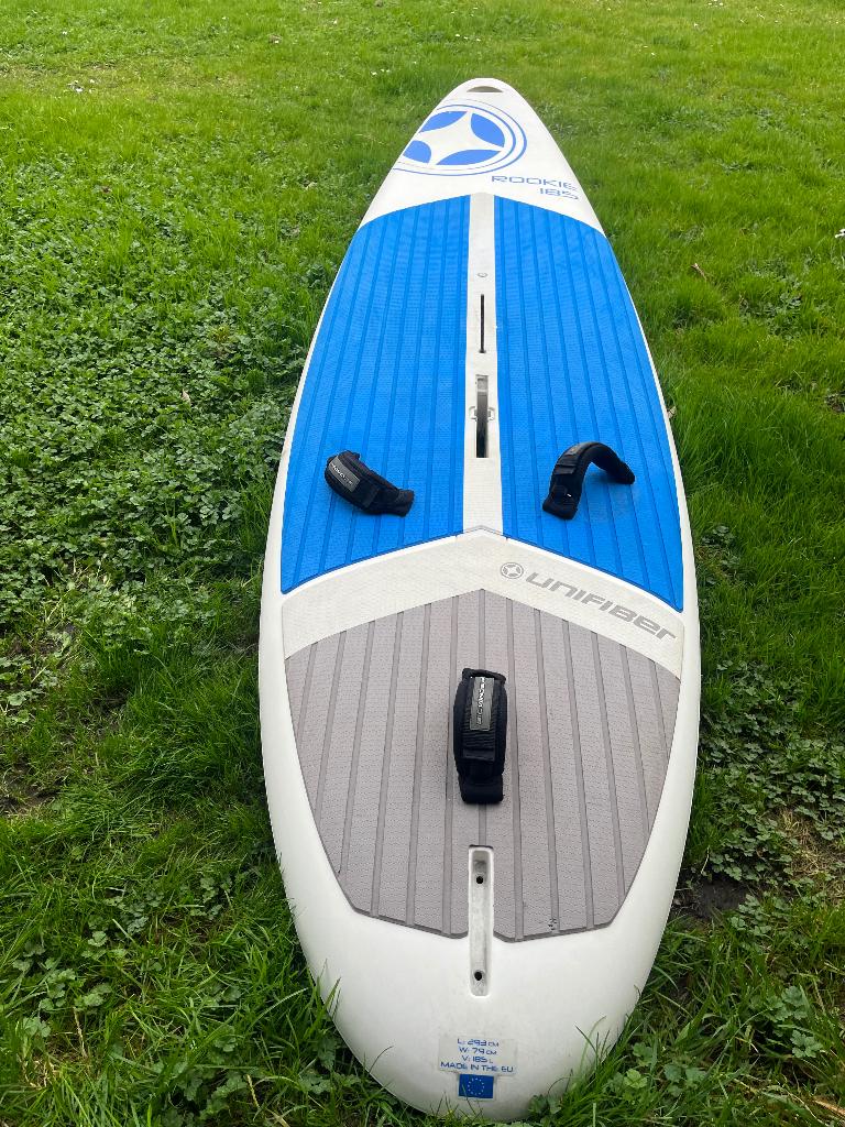 Unfiber Rookie 185l Windsurfen, Watersport en Boten, Windsurfen, Ophalen, 250 tot 300 cm, Zo goed als nieuw, Met vin(nen)