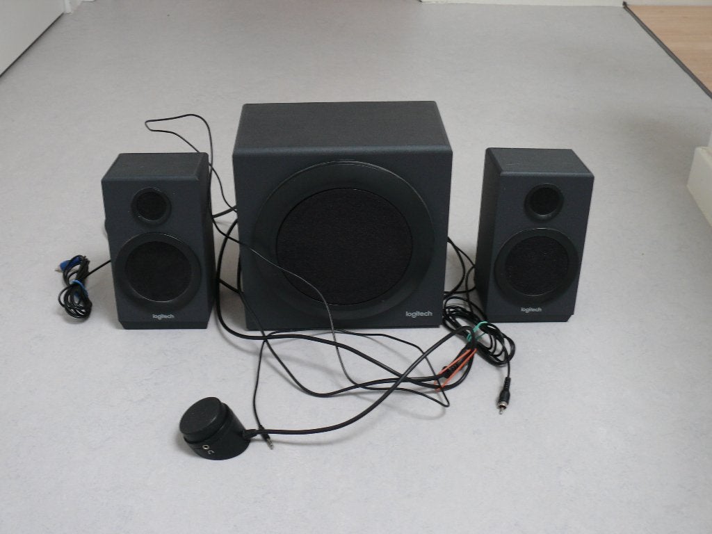 Logitech Z333 Multimedia speaker, Computers en Software, Pc speakers, Ophalen, Zo goed als nieuw, Logitech