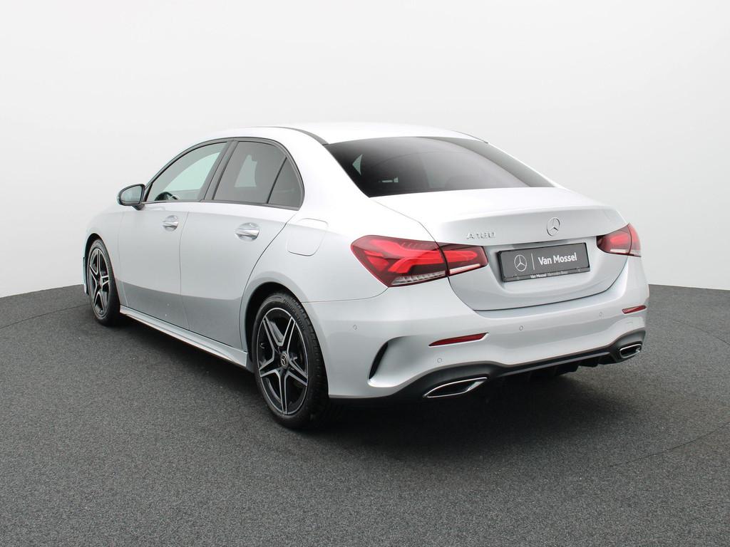 Mercedes-Benz A 180 AMG Line Limousine + CARPLAY + NIGHTPAKK, 4 deurs, Gebruikt, 4 cilinders, 136 pk