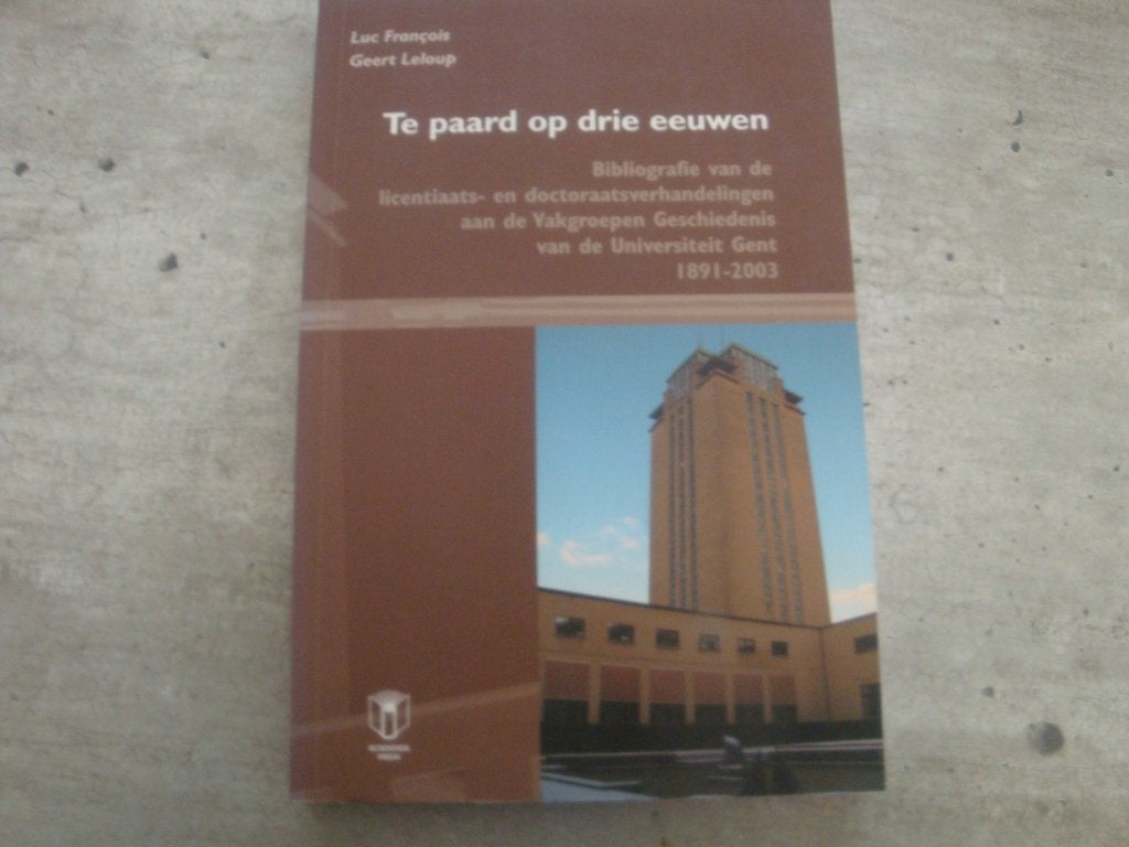 TE PAARD OP DRIE EEUWEN, Boeken, Ophalen of Verzenden, Gelezen
