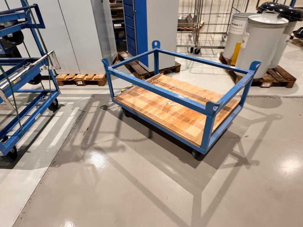 Pallet karren., Ophalen