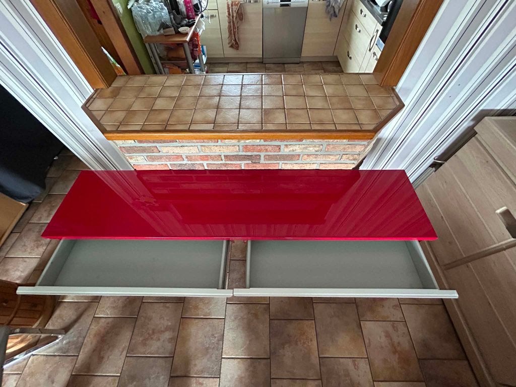 Bureau rouge laqué, Enlèvement, Comme neuf