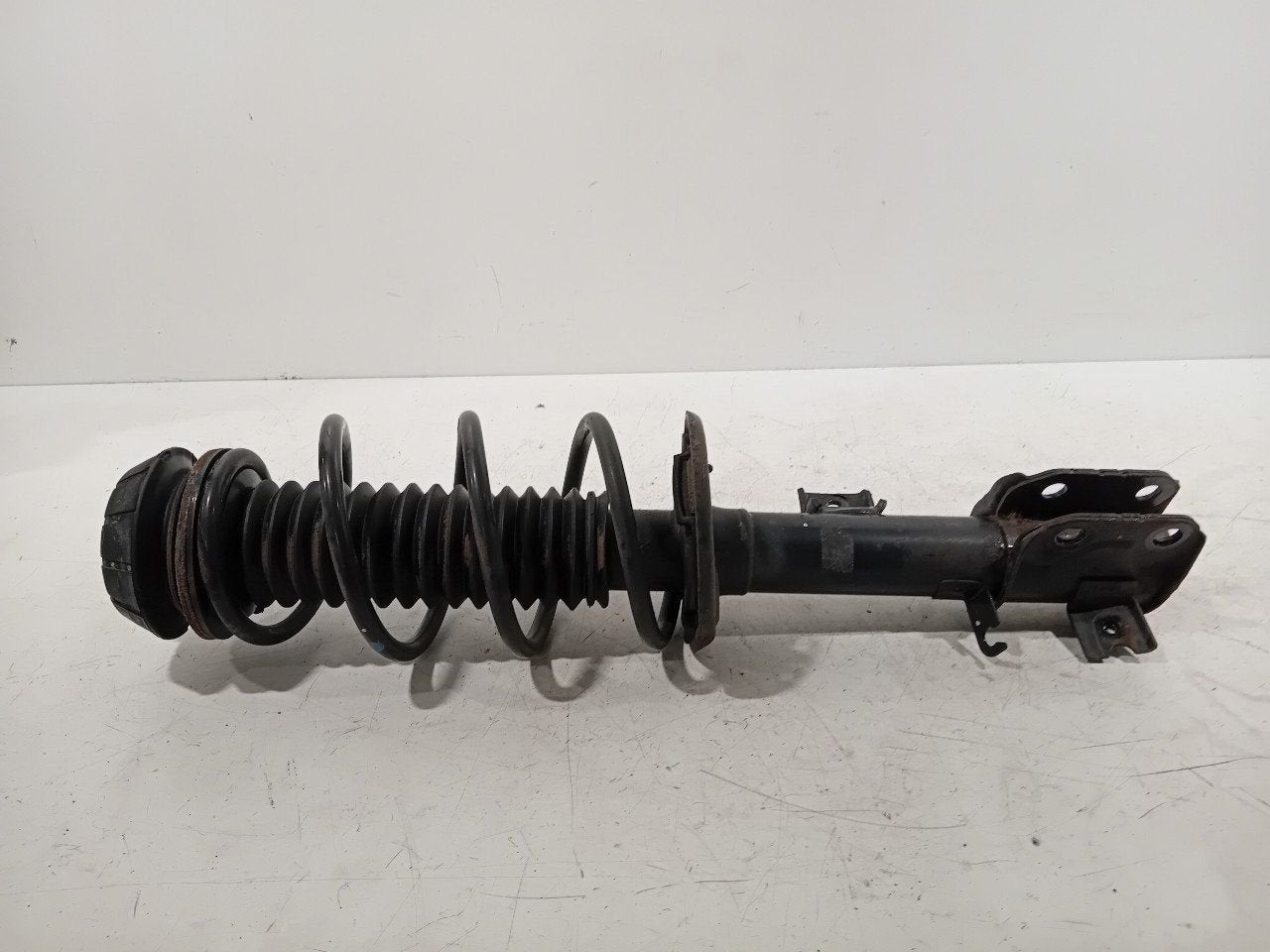 Veerpoot links voor Suzuki Vitara, Onderdelen@venauto.nl, Van der Ven Autorecycling B.V., Ettenseweg 76, 4706 PB Roosendaal, The Netherlands