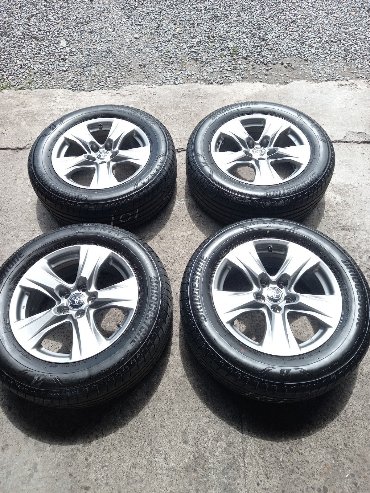 Ensemble de jantes d'été 17 pouces pour Toyota Rav4 d'origin, Autos : Pièces & Accessoires, Pneus & Jantes, Pneus et Jantes, Pneus été