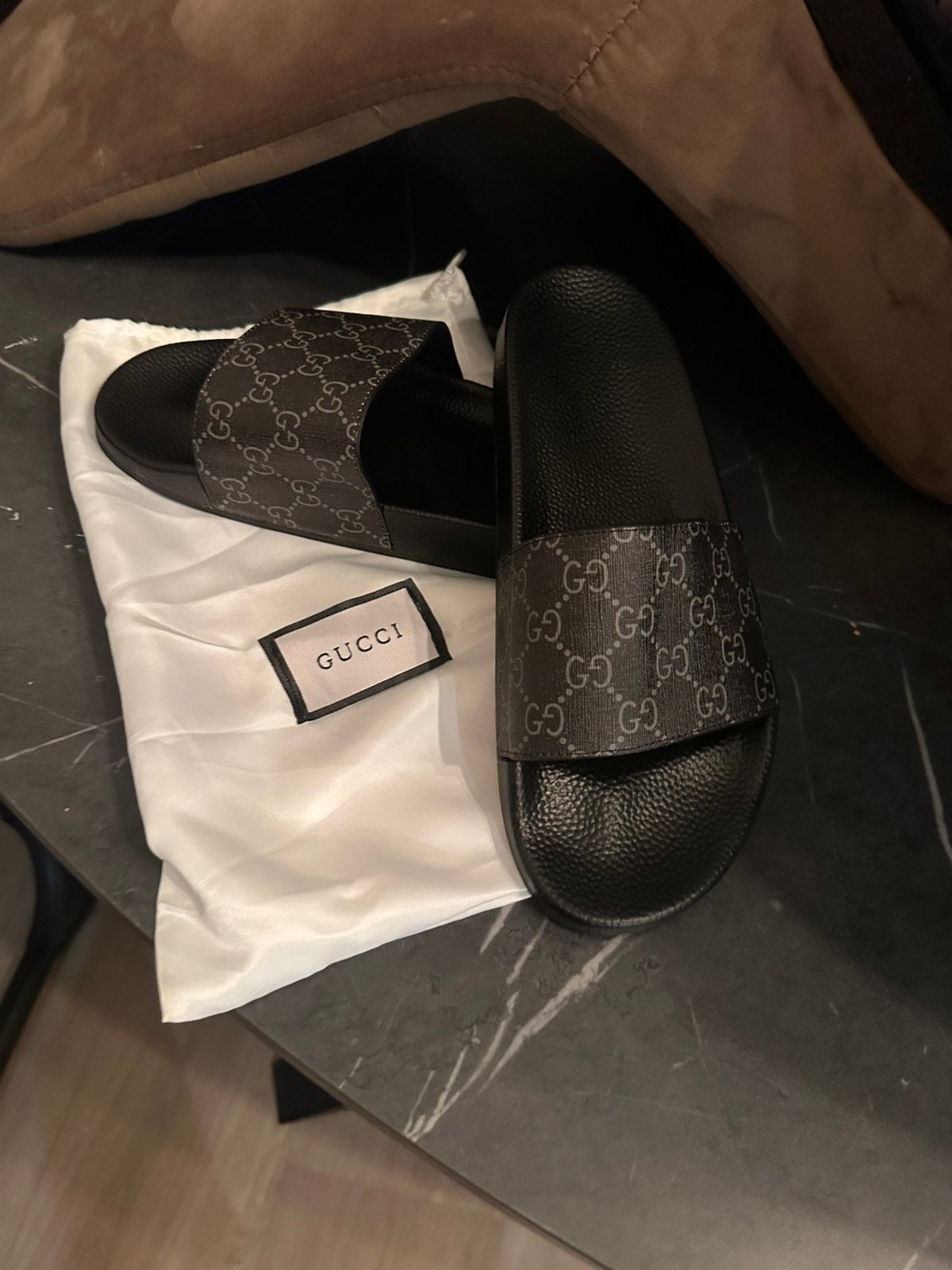 Slippers, Ophalen of Verzenden, Zo goed als nieuw, Slippers