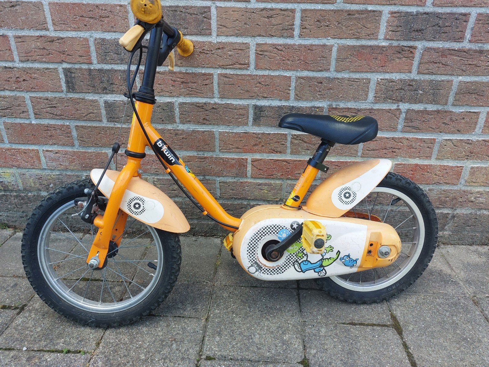 btwin kinderfiets 14 inch met helm, Fietsen en Brommers, Fietsen | Kinderfietsjes, Ophalen