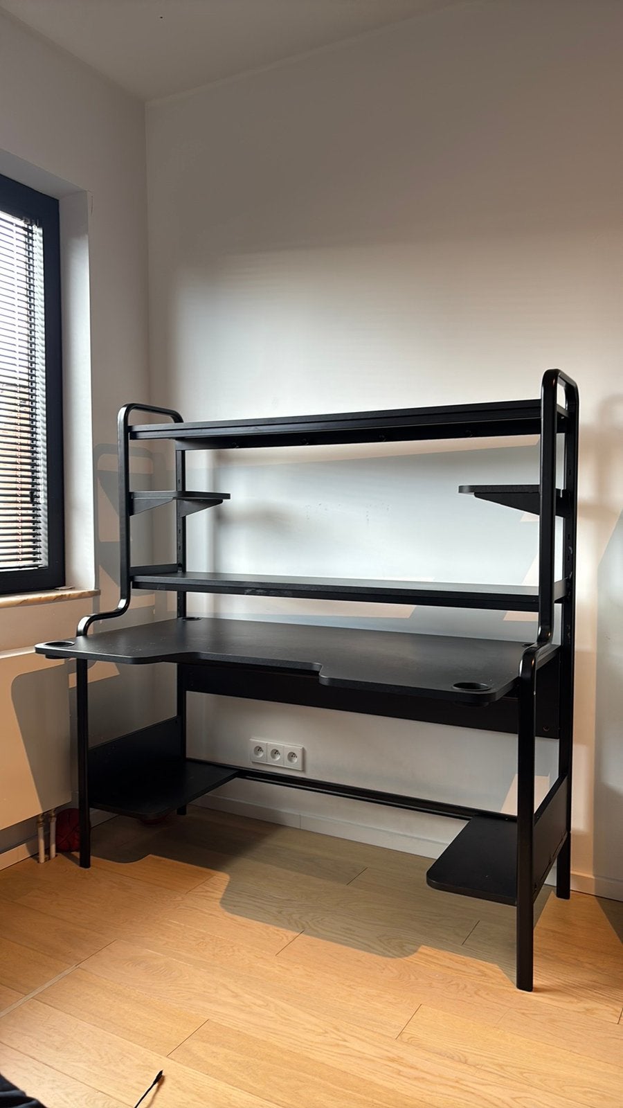 Ikea Fredde desk, Huis en Inrichting, Ophalen, Zo goed als nieuw, IKEA