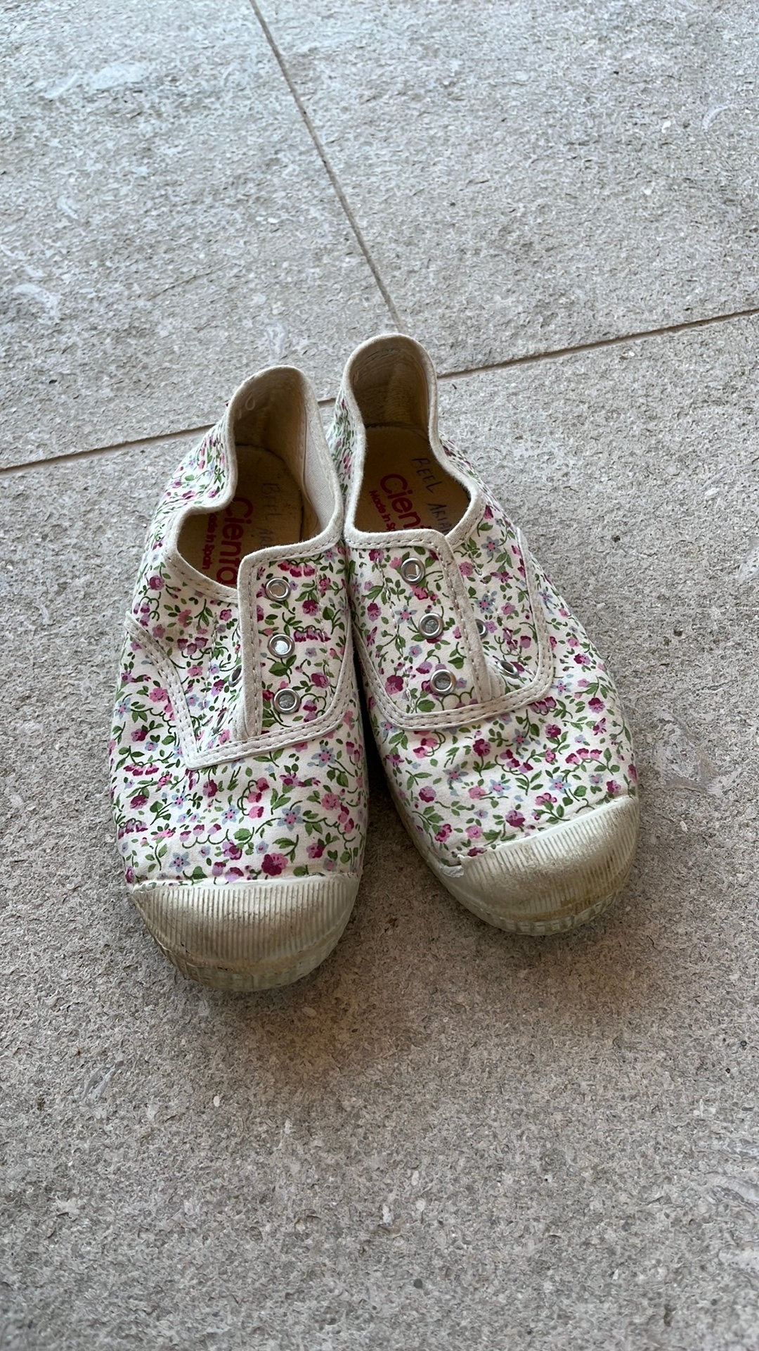 Schoenen (Cienta), Enlèvement, Comme neuf