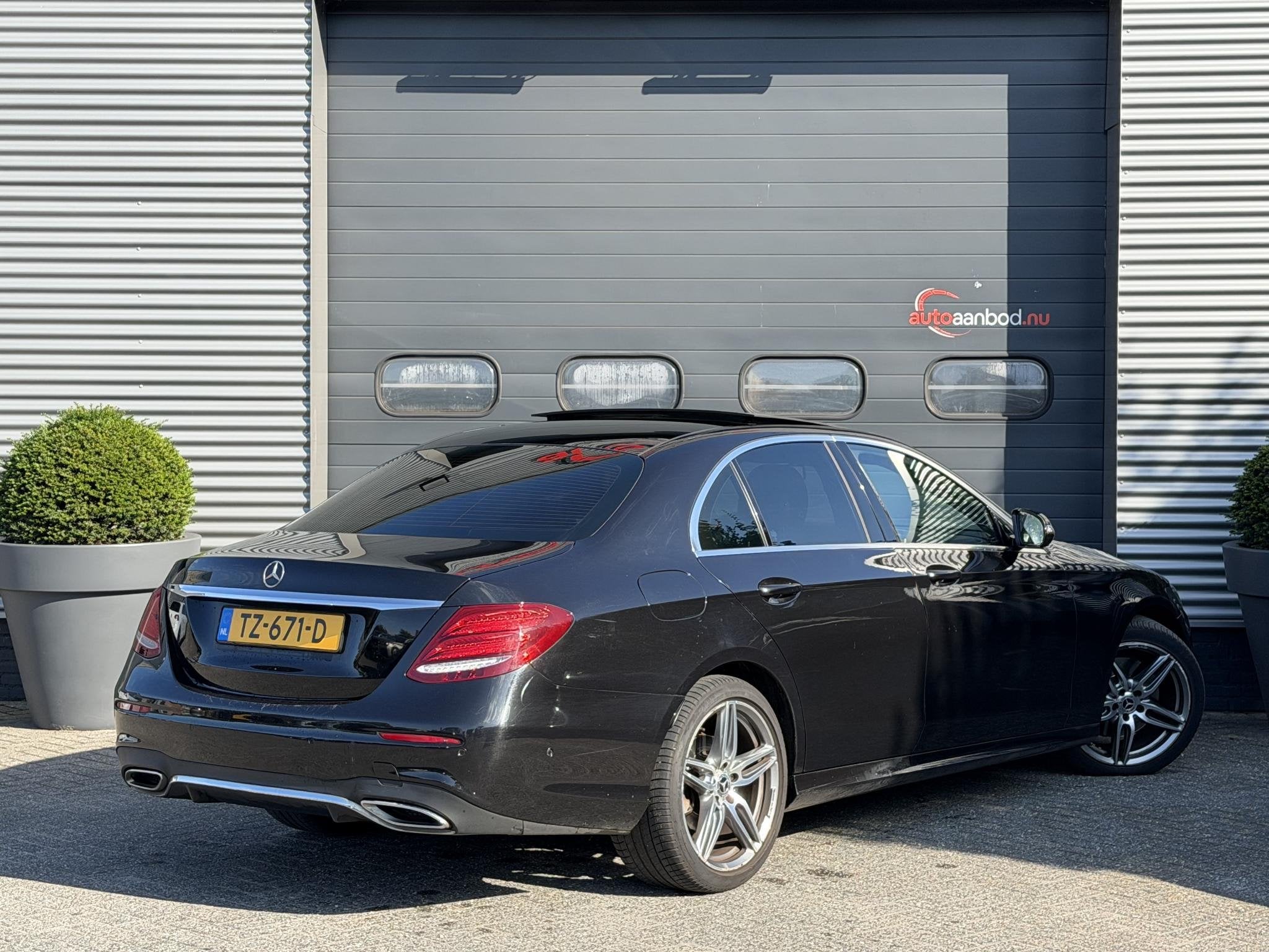 Mercedes-Benz E-klasse 220 d AMG | Panoramadak | Camera | Sf, Auto's, Automaat, 4 deurs, Achterwielaandrijving, 4 cilinders