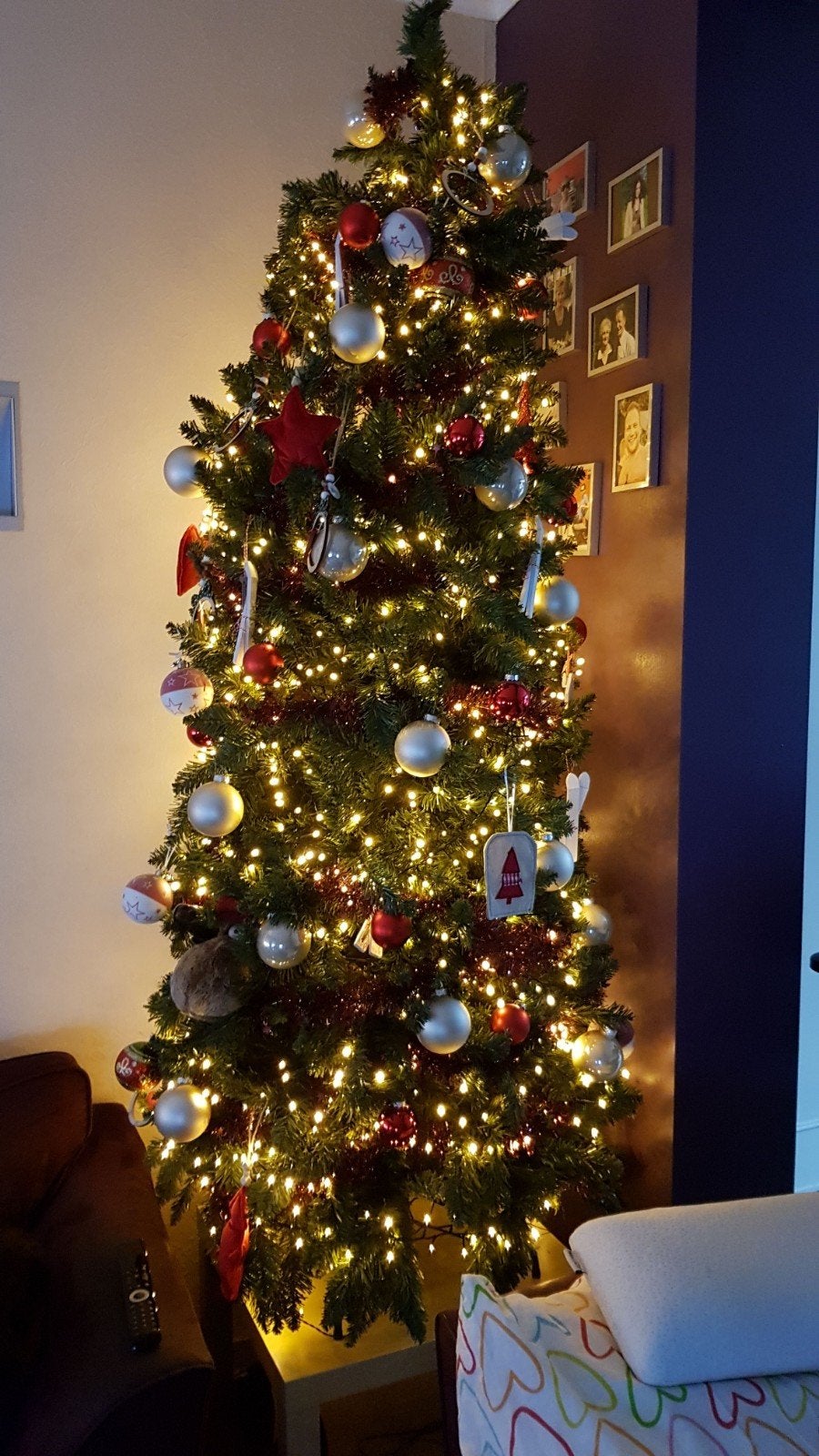 Sapin de Noël avec lumières et décorations, Enlèvement